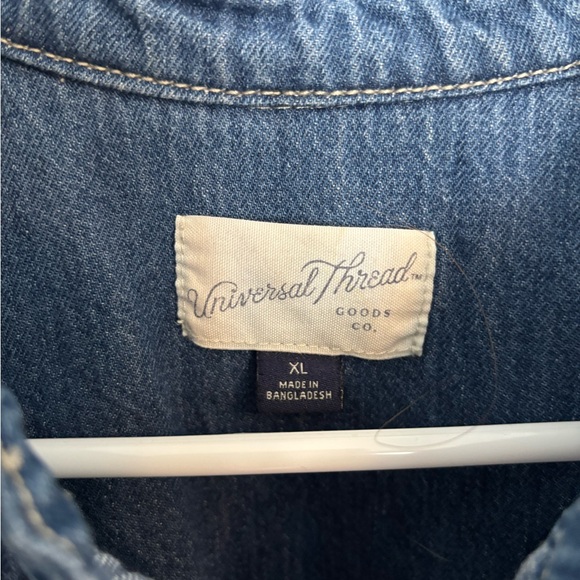 Denim button up shirt from Universal Threads size XL - Picture 2 of 3